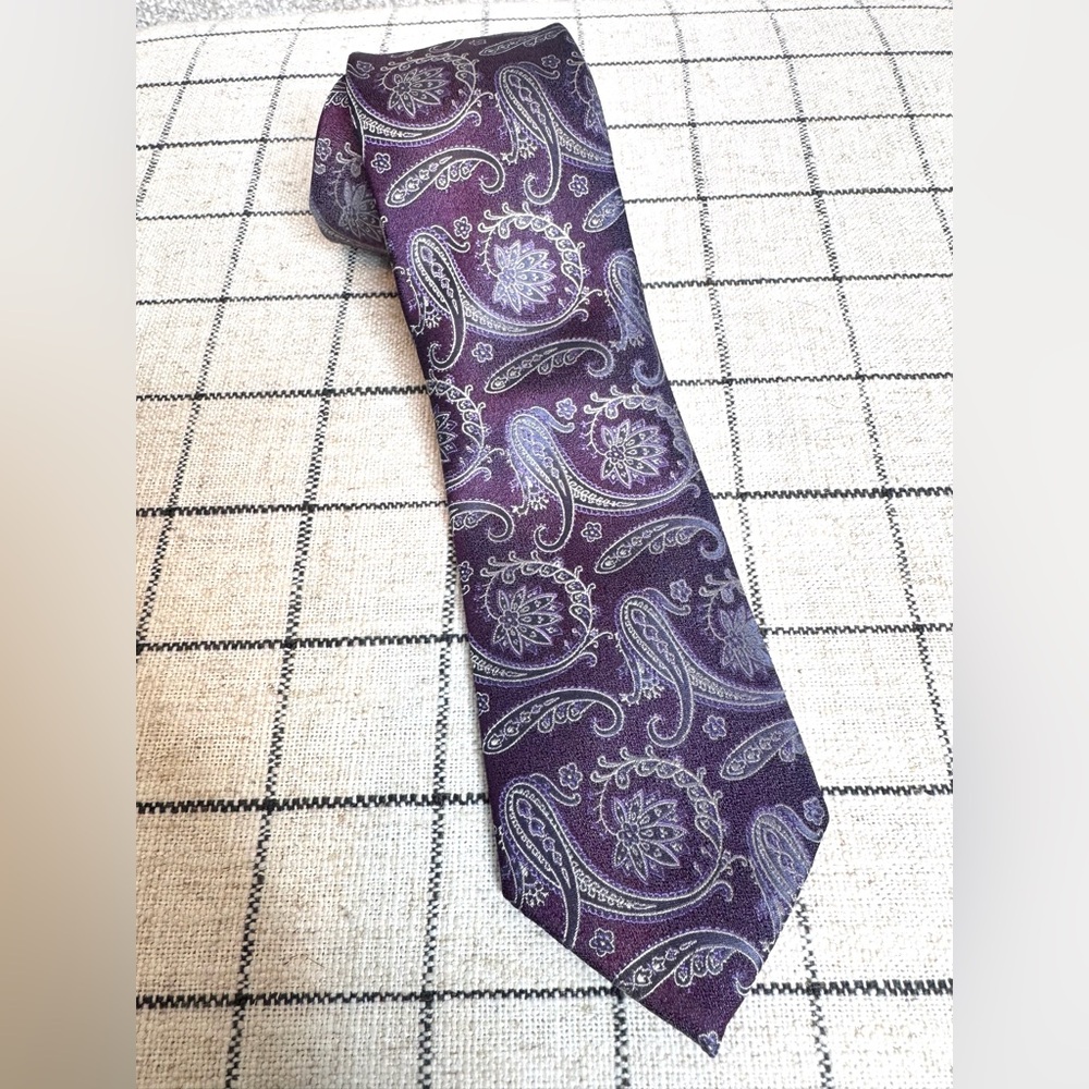 Joseph Abboud Men's Silk Necktie‎ in Purple Paisley classic designer Preppy Tie